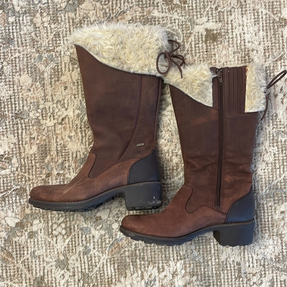 Warm Merrell boots. Woman’s size 10.